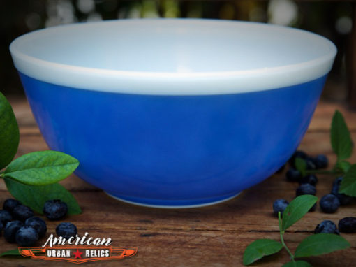 Vintage-Pyrex-Americana Mixing Bowl